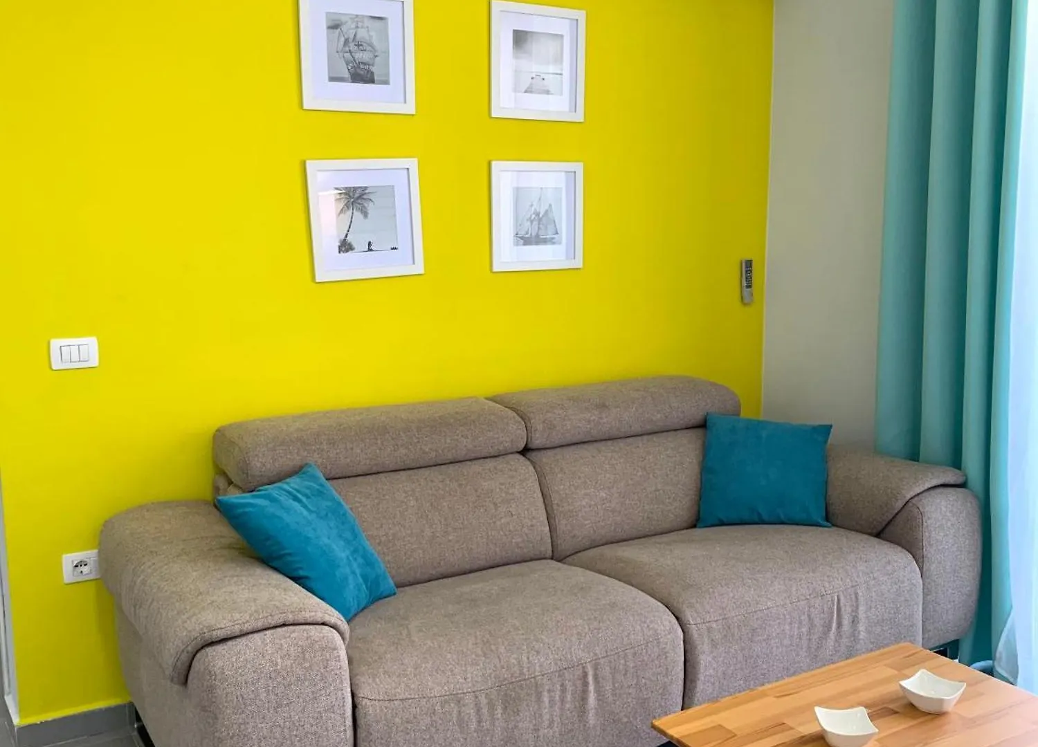 Merville_Beachfront Apartment Durrës 알바니아